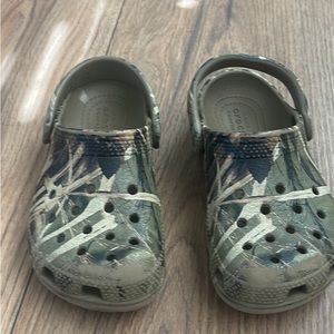 9c Camo Crocs